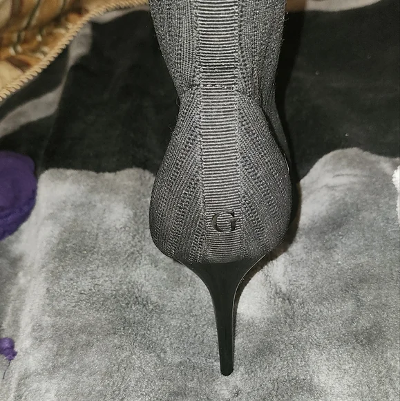GUESS HEELS - Picture 3 of 3